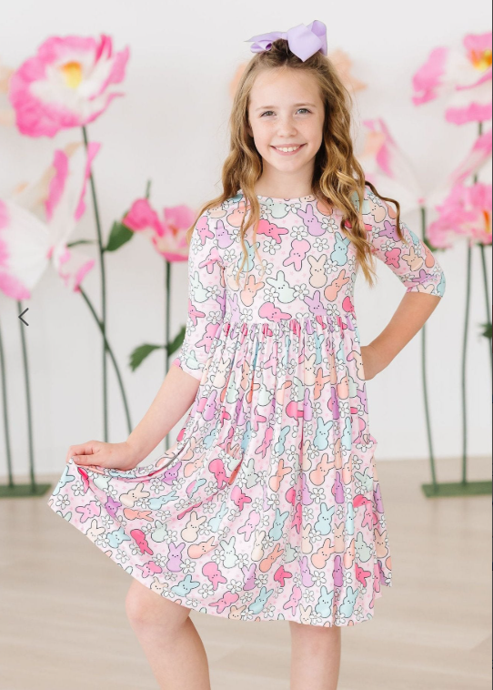 Hangin with my Peeps - Mila & Rose